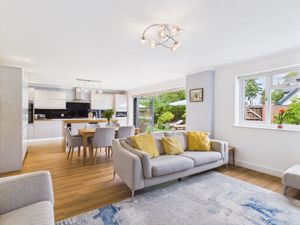 Family into kitchen- click for photo gallery